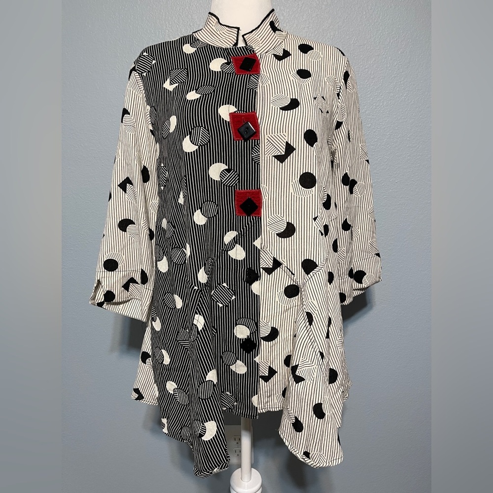 Ali Miles Abstract Tunic Top Mixed Print Black White Asymmetrical Artsy Medium